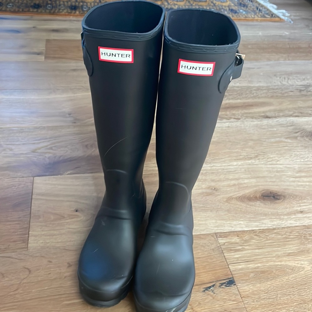 Black Hunter rain boots size 38. Worn once